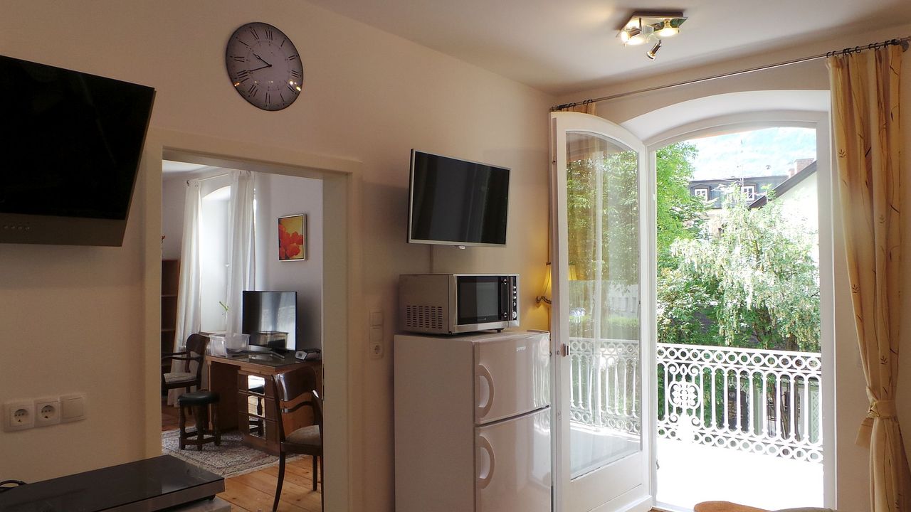 Wohnzimmer mit Südbalkon Wohnzimmer mit Südbalkon